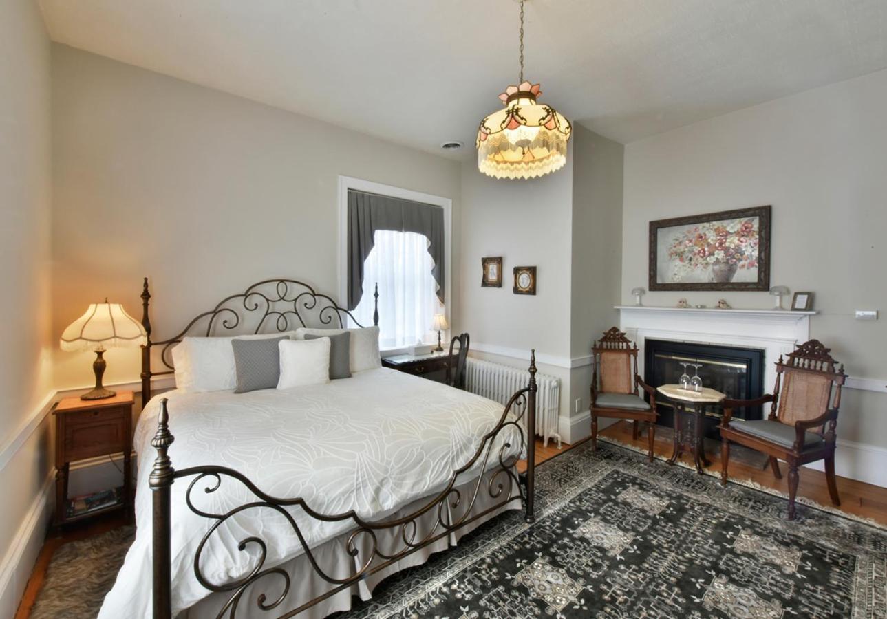 Brockamour Manor Bed And Breakfast Niagara-on-the-Lake Buitenkant foto